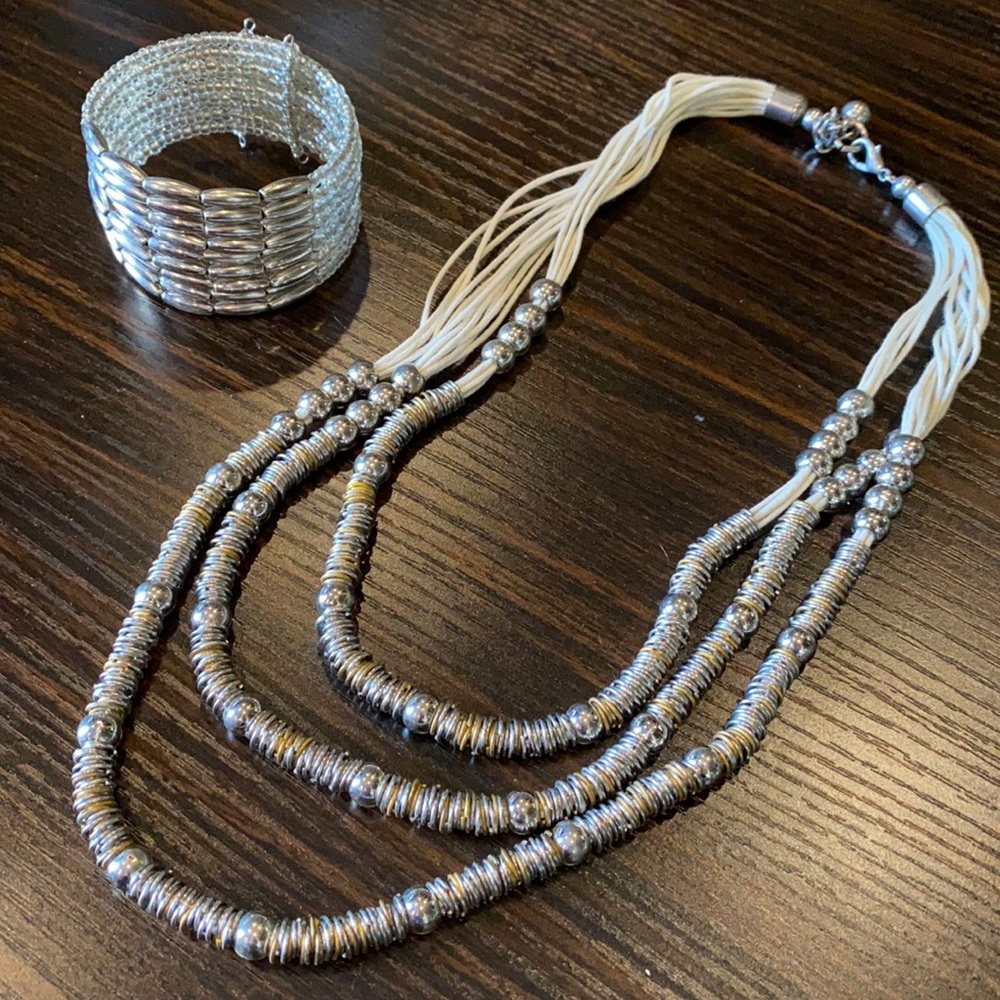 Necklace and bracelet set